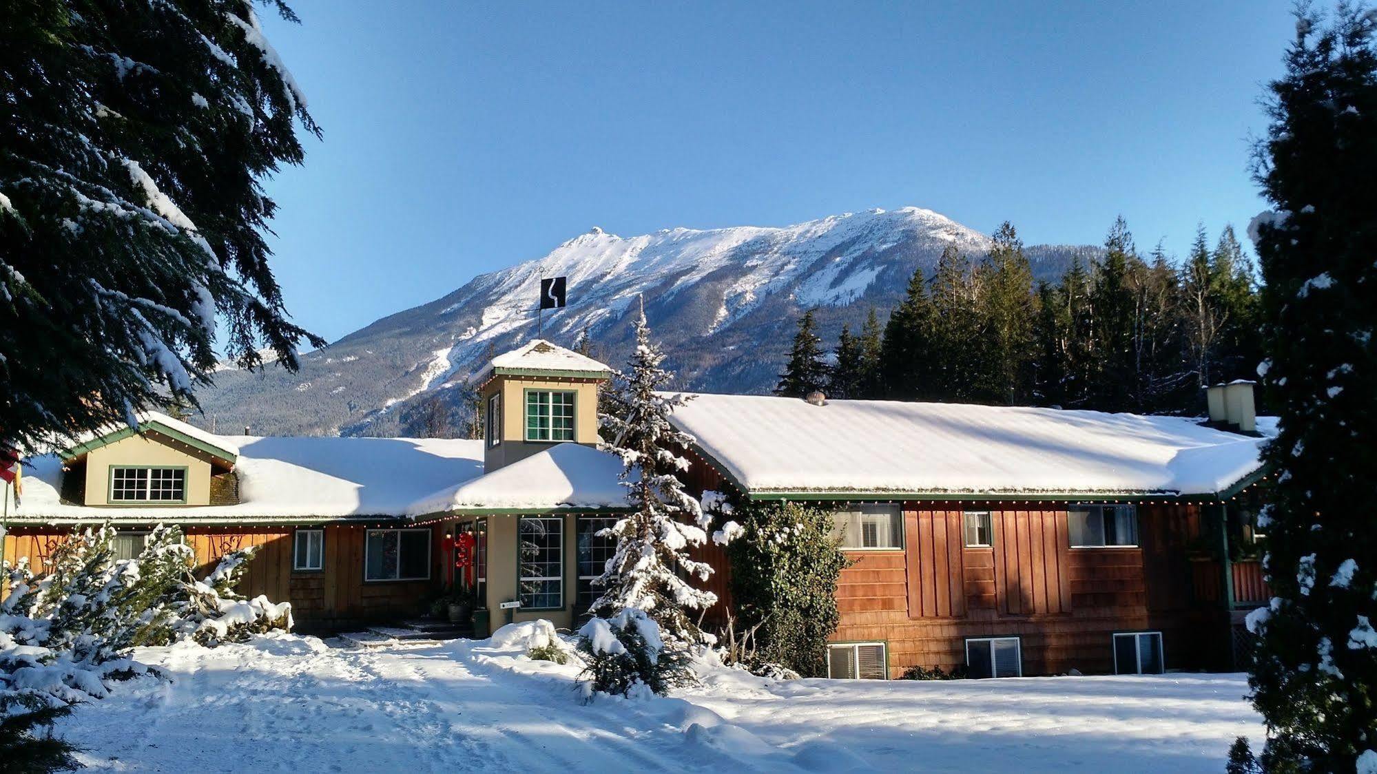 Mulvehill Creek Wilderness Inn And Wedding Chapel Revelstoke Exterior photo